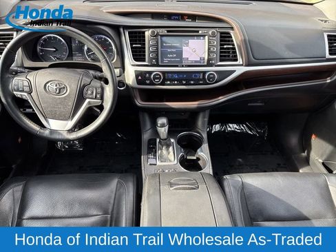 Used 2014 Toyota Highlander Limited image 15