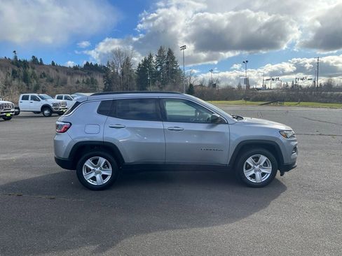 Used 2022 Jeep Compass Latitude image 6