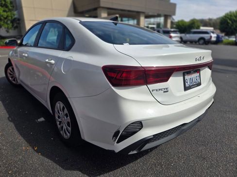 Used 2023 Kia Forte LX image 4