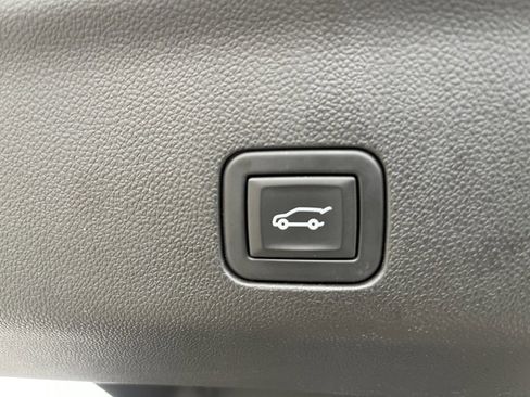 Used 2023 Chevrolet Suburban Z71 w/ Off-Road Capability Package image 18