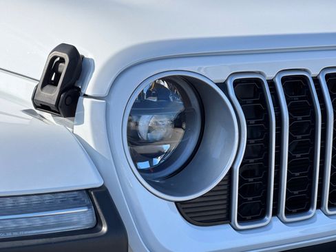 Used 2024 Jeep Wrangler Sahara w/ Technology Group image 9