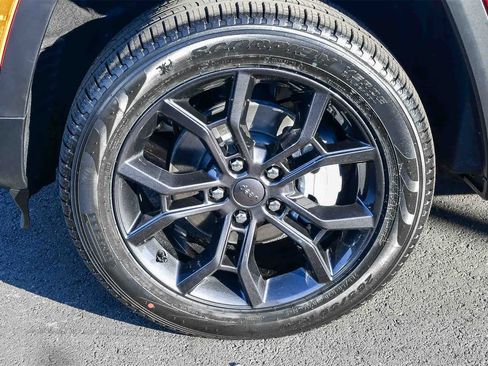 New 2025 Jeep Grand Cherokee Limited image 9