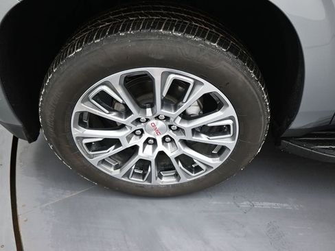 Used 2025 GMC Yukon XL Denali image 8