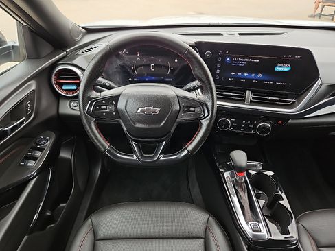 Used 2025 Chevrolet Trax RS w/ Driver Confidence Package FWD image 9