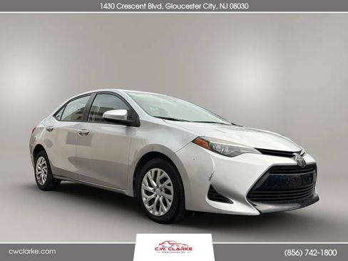 Used 2018 Toyota Corolla LE image 3