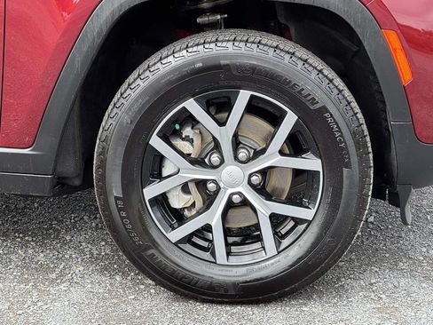 Used 2025 Jeep Grand Cherokee Limited RWD image 11
