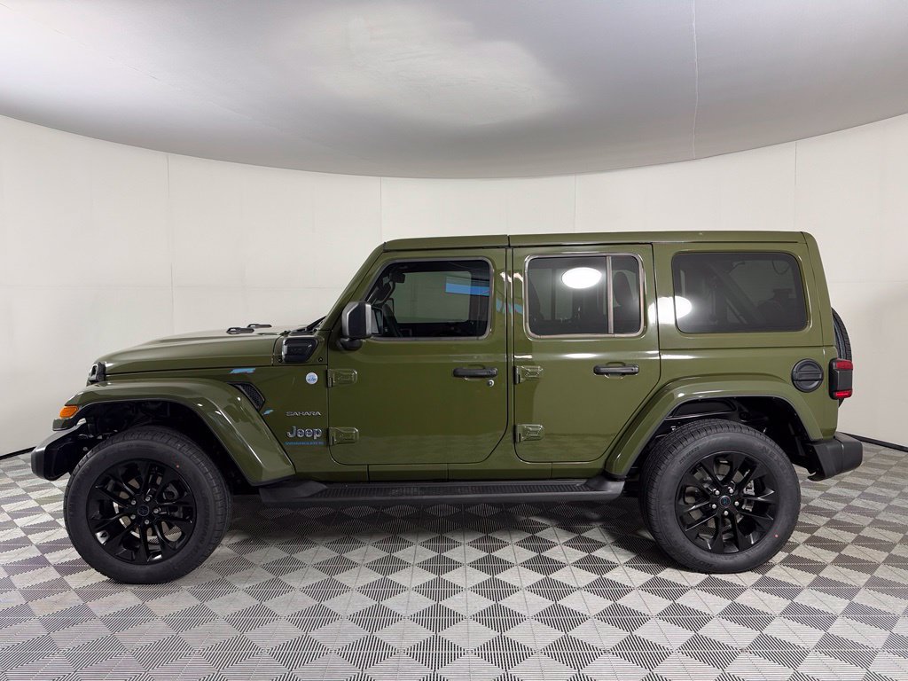 Used 2024 Jeep Wrangler Unlimited Sahara w/ Technology Group AWD/4WD image 7