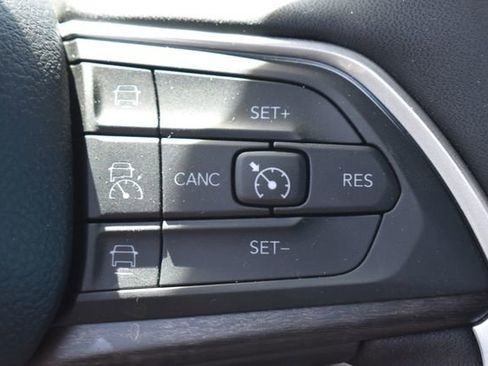 Used 2025 Jeep Grand Cherokee L Limited w/ Luxury Tech Group II AWD/4WD image 27