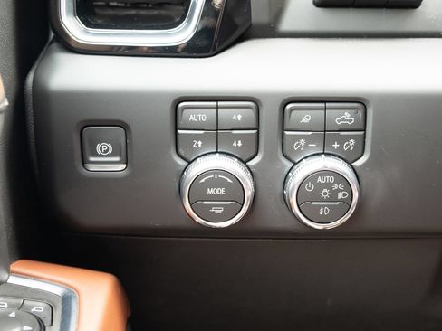 Used 2026 GMC Sierra 3500 Denali Ultimate AWD/4WD image 10
