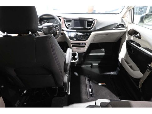 Used 2024 Chrysler Voyager LX FWD image 21