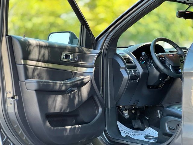 Used 2019 Ford Explorer XLT w/ Equipment Group 202A FWD image 9