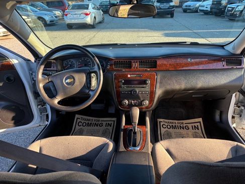 Used 2011 Chevrolet Impala LT image 19