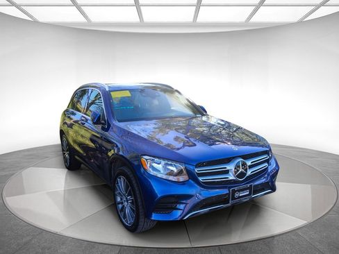 Used 2018 Mercedes-Benz GLC 300 4MATIC image 2