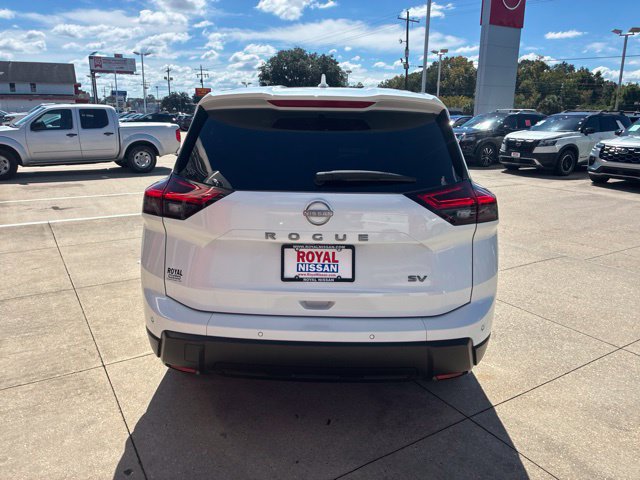Used 2024 Nissan Rogue SV FWD image 6