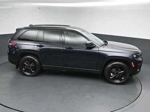 Used 2023 Jeep Grand Cherokee Limited w/ Black Appearance Package AWD/4WD image 52