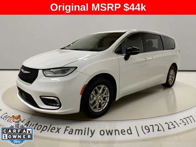 Used 2025 Chrysler Pacifica Select FWD image 1