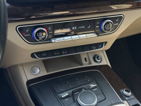 Used 2019 Audi Q5 2.0T Premium w/ Convenience Package AWD/4WD image 21