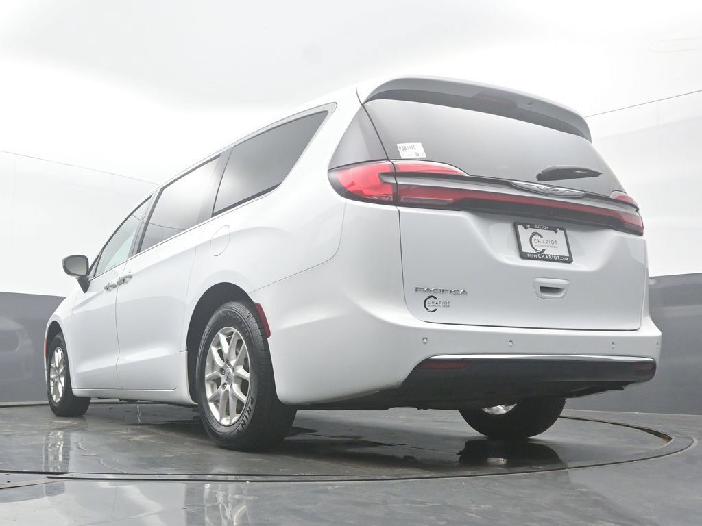 Used 2024 Chrysler Pacifica Touring-L FWD image 52