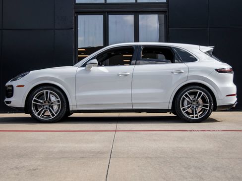 Certified 2023 Porsche Cayenne Turbo AWD/4WD image 2