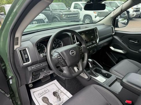 Used 2025 Nissan Frontier SV w/ SV Convenience Package image 3