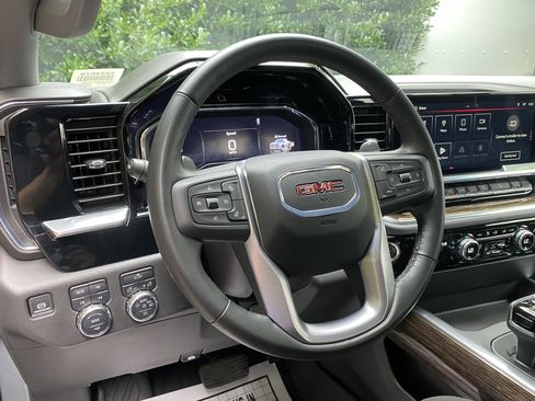 Used 2024 GMC Sierra 1500 Elevation w/ Preferred Package AWD/4WD image 18