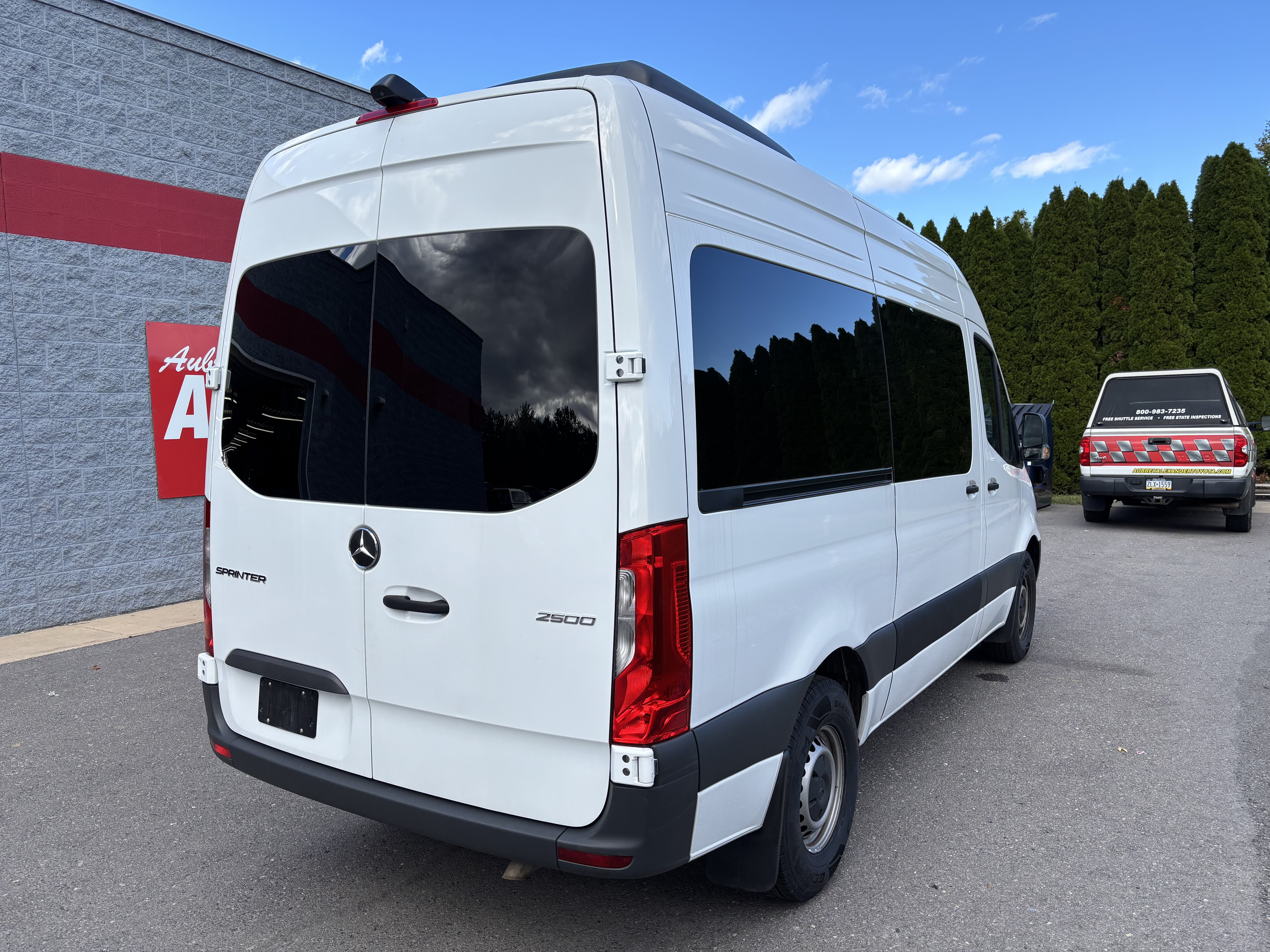 Used 2024 Mercedes-Benz Sprinter 2500 image 3