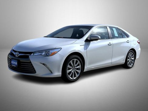 Used 2017 Toyota Camry XLE w/ Moonroof Package FWD image 1
