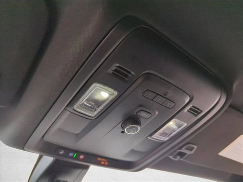 Used 2021 Chevrolet Suburban Z71 image 15