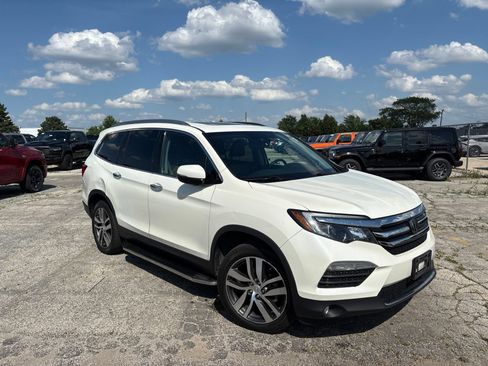 Used 2017 Honda Pilot Elite image 3