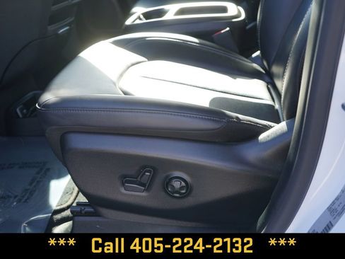 Used 2025 Chrysler Pacifica Select FWD image 16