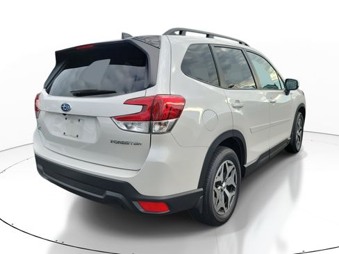 Used 2024 Subaru Forester Premium image 9