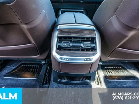 Used 2025 BMW 740i xDrive image 31