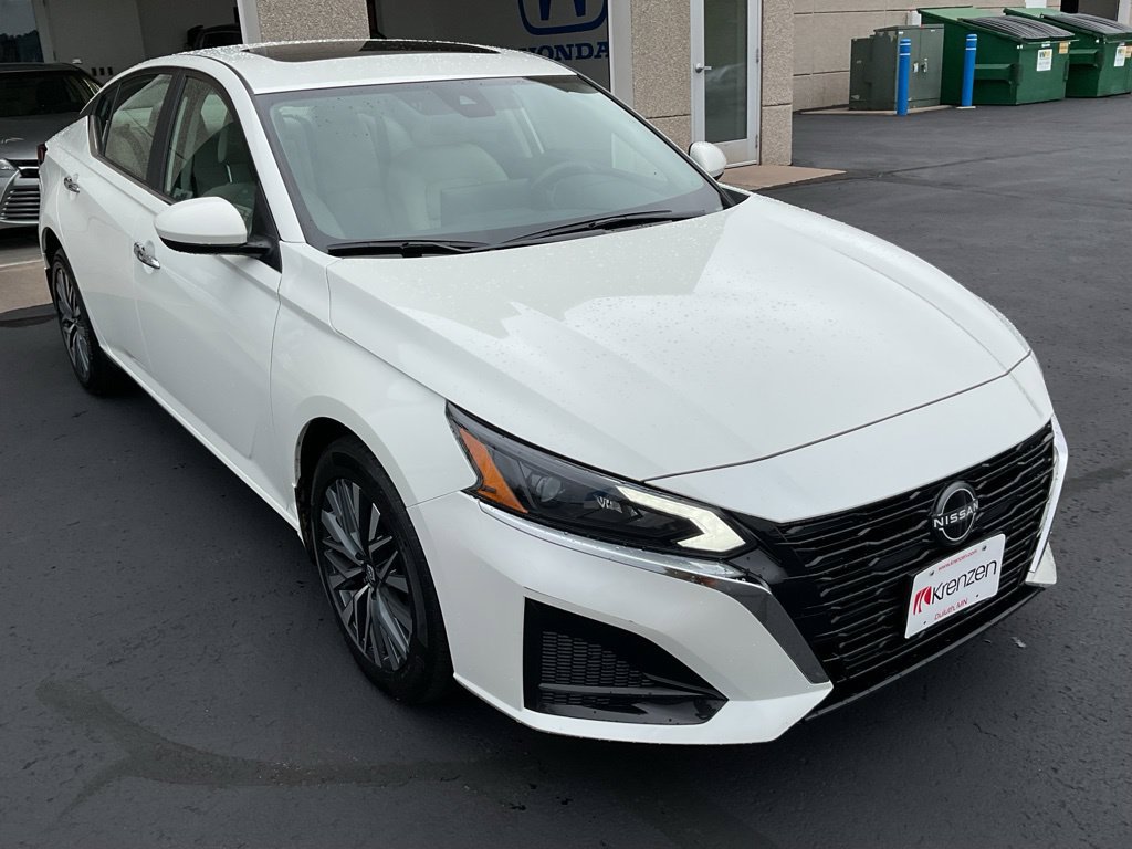Used 2023 Nissan Altima 2.5 SV w/ SV Premium Package AWD/4WD image 3