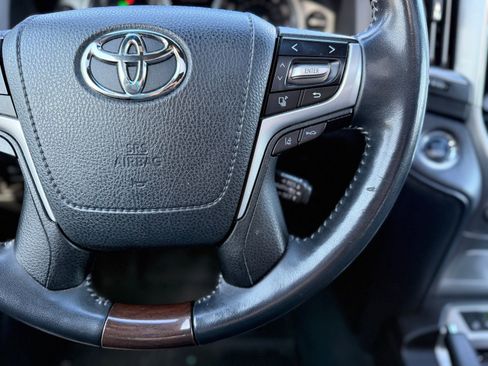 Used 2017 Toyota Land Cruiser image 26