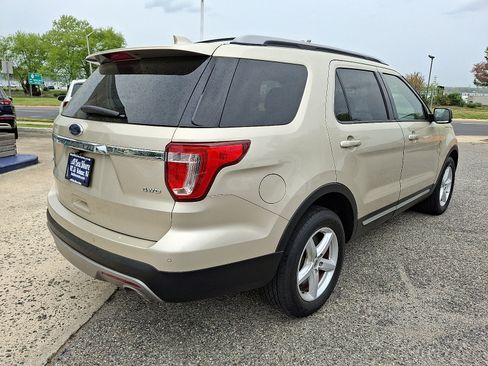 Used 2017 Ford Explorer XLT w/ Equipment Group 202A AWD/4WD image 6
