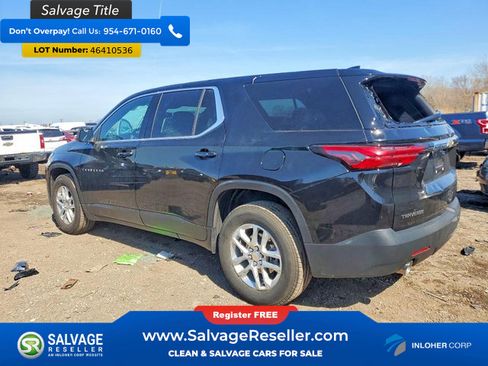 Used 2023 Chevrolet Traverse LS image 3