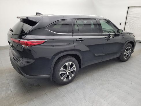 Used 2021 Toyota Highlander XLE image 10