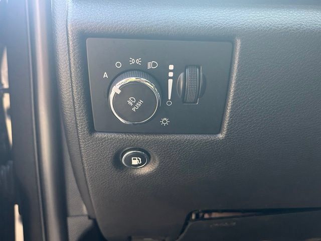 Used 2019 Jeep Grand Cherokee Laredo RWD image 6