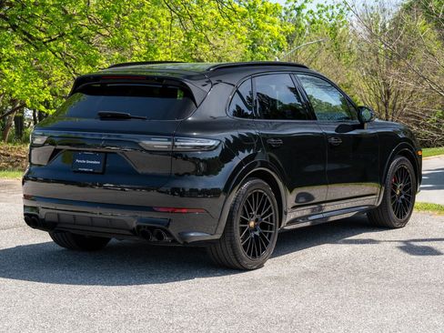 Certified 2023 Porsche Cayenne GTS AWD/4WD image 7