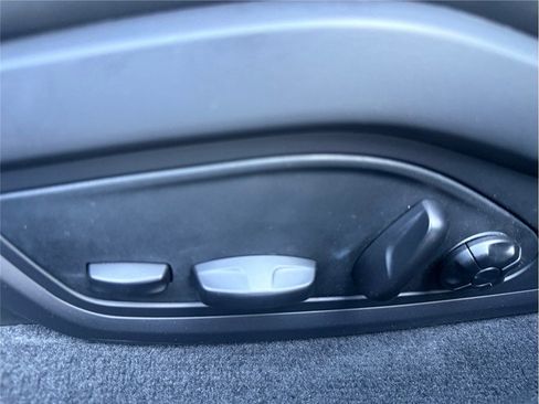 Used 2020 Porsche Taycan 4S image 31