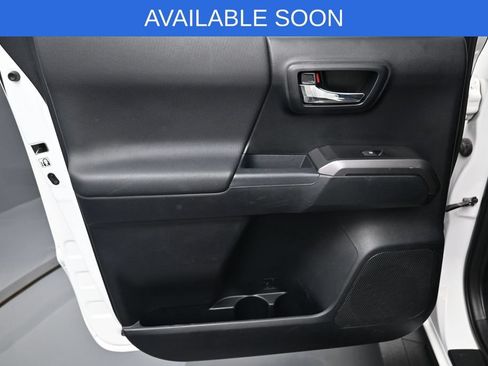 Used 2016 Toyota Tacoma TRD Off-Road w/ Premium & Technology Package AWD/4WD image 29