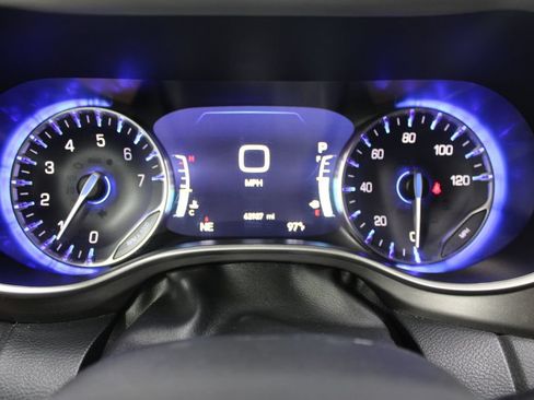 Used 2024 Chrysler Pacifica Touring-L FWD image 39