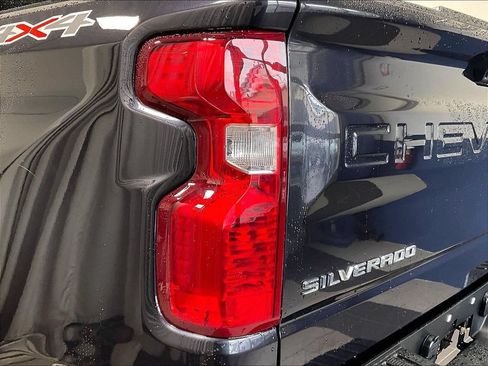 Used 2023 Chevrolet Silverado 1500 LT AWD/4WD image 34
