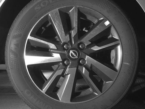 Used 2025 Nissan Versa SV image 15