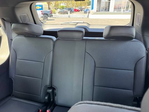 New 2026 Chevrolet Traverse High Country w/ LPO, Floor Liner Package AWD/4WD image 18