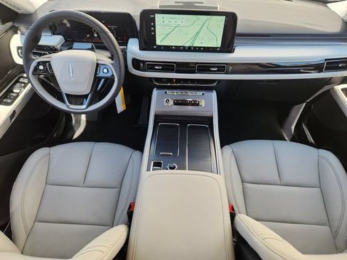 New 2026 Lincoln Aviator AWD w/ Jet Appearance Package image 11