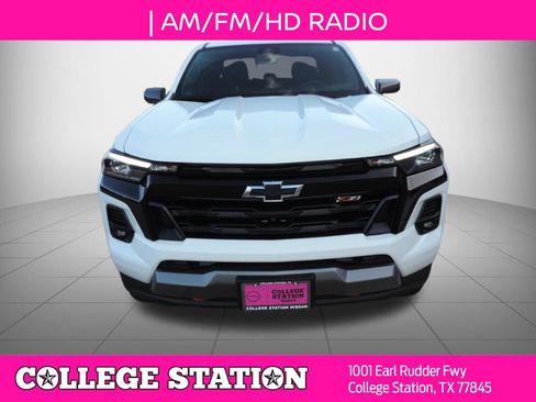 Used 2025 Chevrolet Colorado Z71 w/ Technology Package AWD/4WD image 9