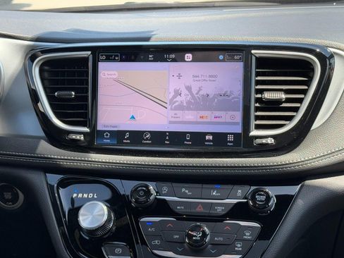 New 2026 Chrysler Pacifica Limited FWD image 12