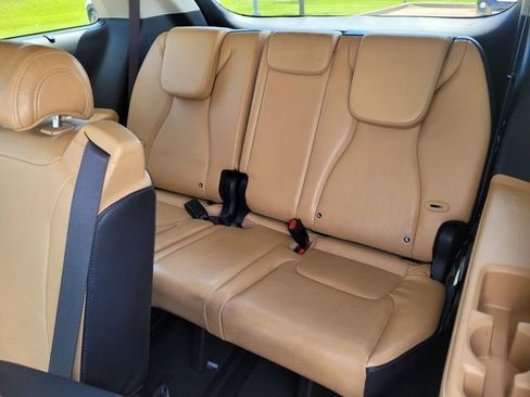 Used 2024 Kia Carnival EX FWD image 20