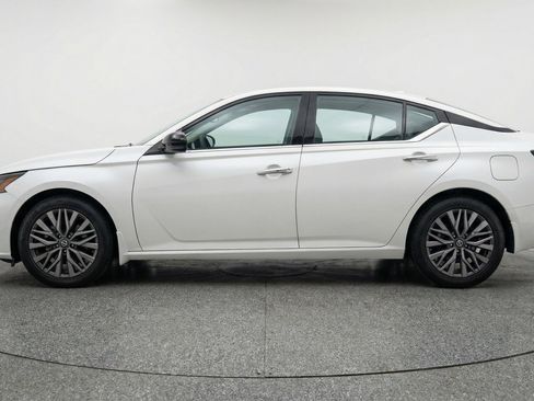 Used 2025 Nissan Altima 2.5 SV FWD image 5